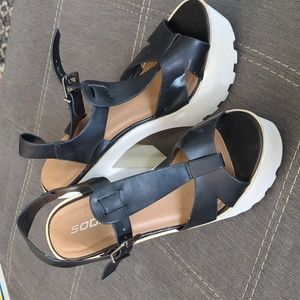 Platform sandals. Size 10